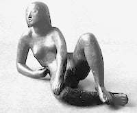 Martin Mayer: Kleine Liegende. 1961, Bronze, Länge 37 cm