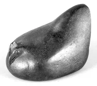 Martin Mayer: Brütendes Huhn. 1980, Bronze, Höhe 8.5 cm